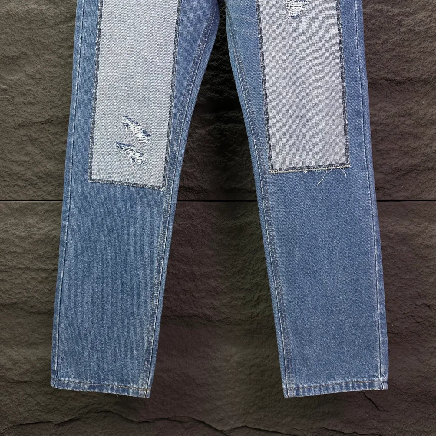 P240 RRL Ralph Lauren 2026 New Retro Frayed Patch Couple Style Washed Jeans 🔥High Version🔥High Version🔥 Top ceiling quality Styles with different washed textures are very friendly to people with thin legs and thick legs. The straight version is very flattering to the leg shape. Moderate length that never goes out of style, easy to match with casually, basic styling for various styles, a must-have in the wardrobe! The fabric is stiff but also makes the upper body soft without losing texture. The washing process is even more perfect. It is a must-have item for everyone! ! ! Washed wheat, hang tag, pants label, complete with three labels, color: blue, size: 28, 30, 32, 34 (four sizes)